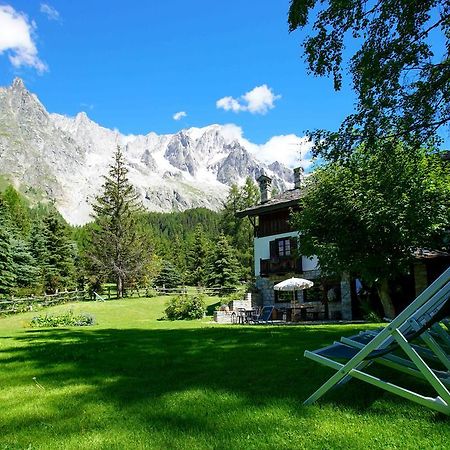 Hotel Locanda Belvedere Courmayeur Bagian luar foto