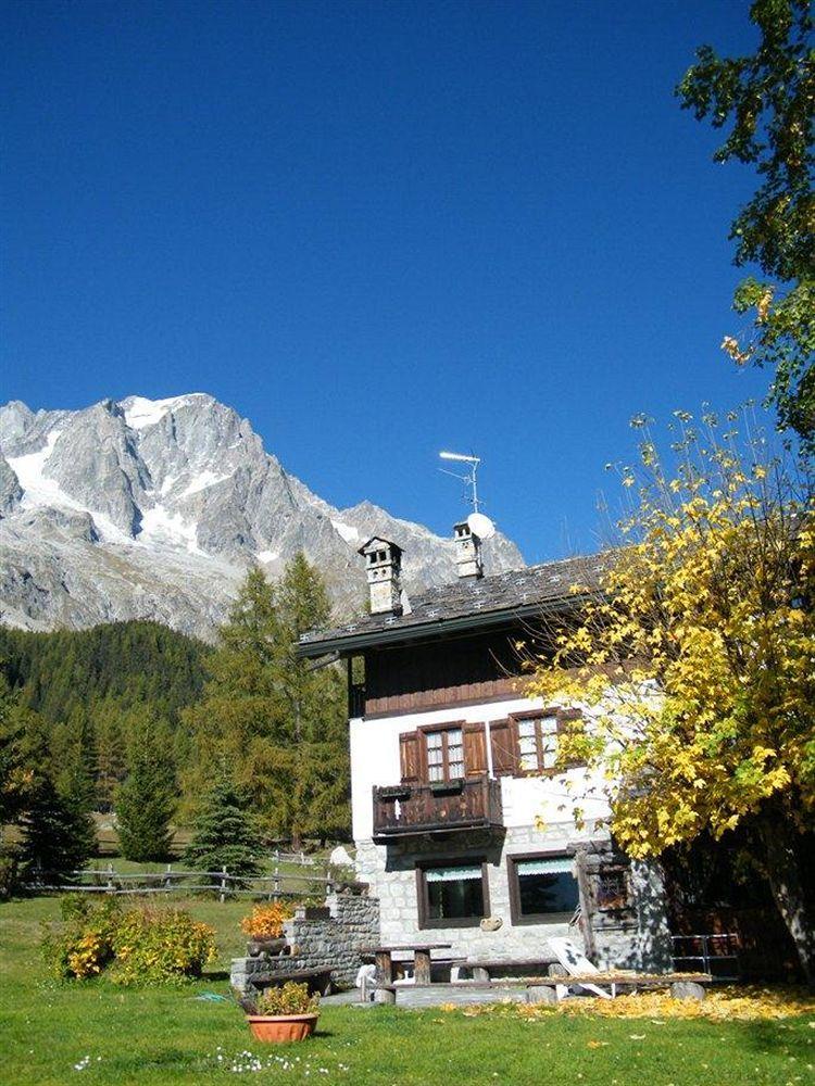 Hotel Locanda Belvedere Courmayeur Bagian luar foto