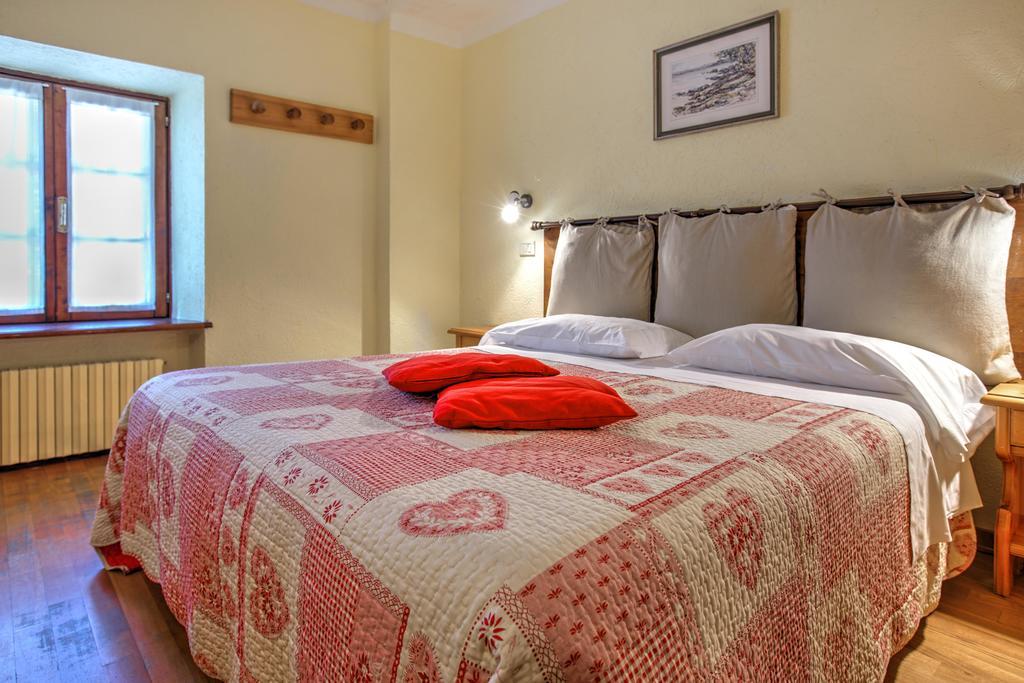 Hotel Locanda Belvedere Courmayeur Bagian luar foto