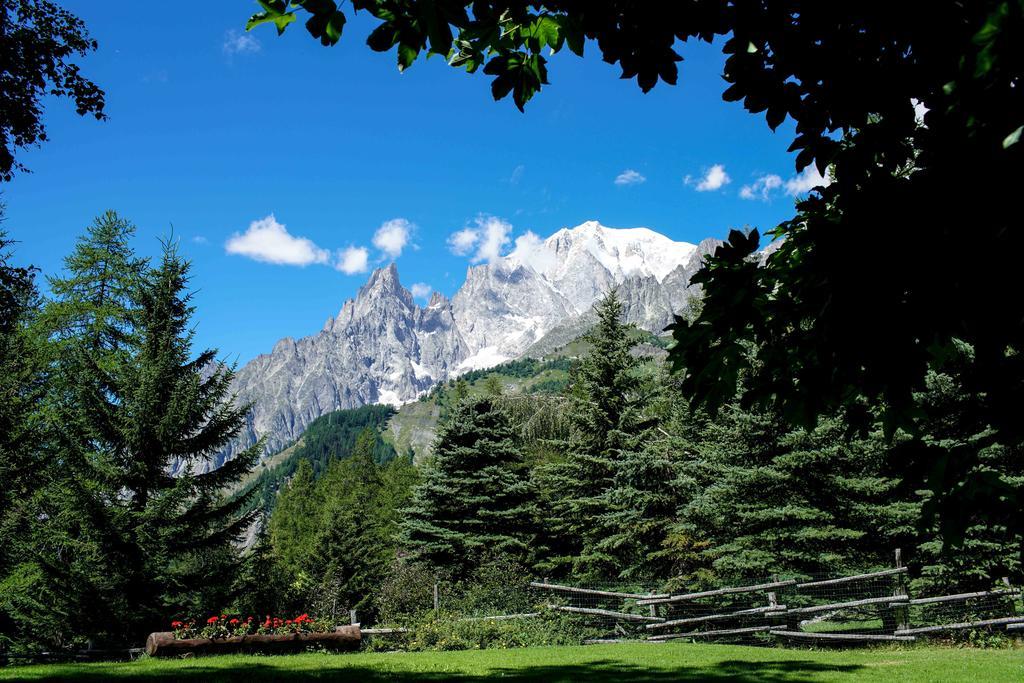 Hotel Locanda Belvedere Courmayeur Bagian luar foto