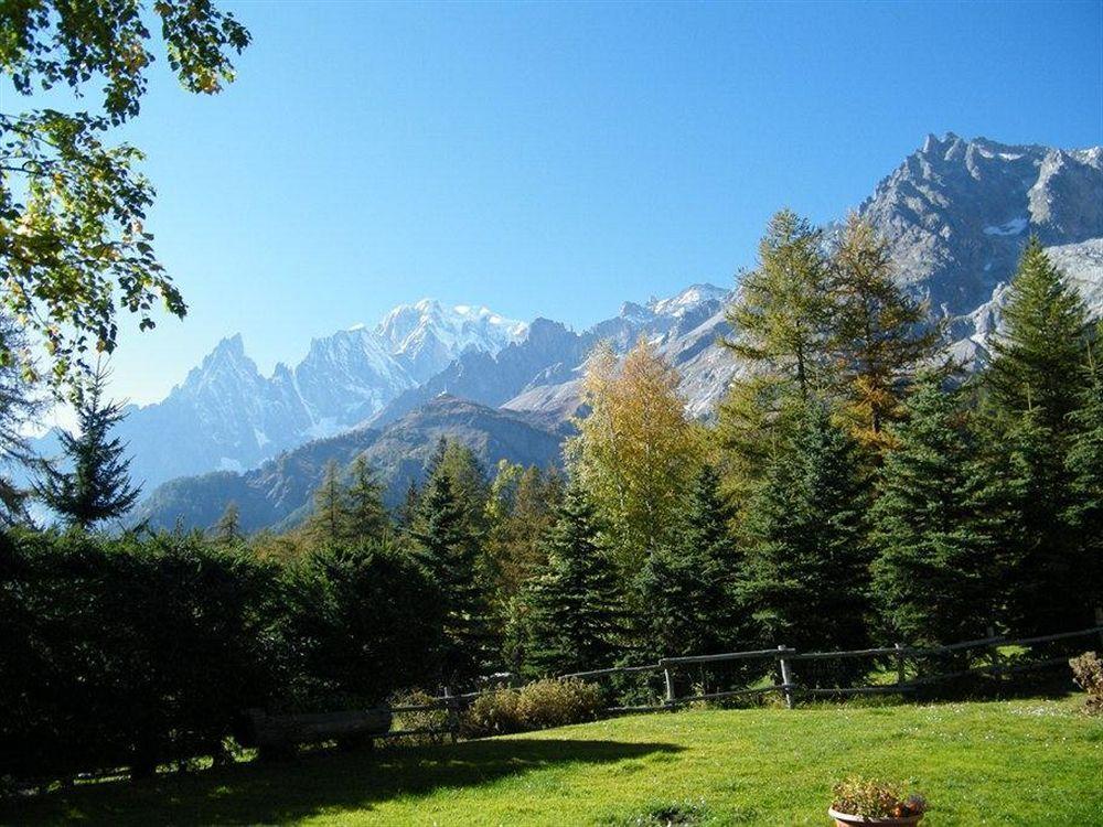 Hotel Locanda Belvedere Courmayeur Bagian luar foto