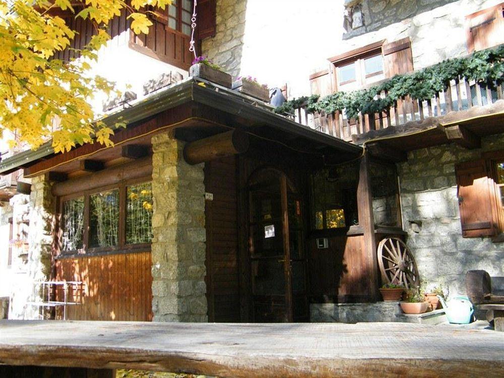 Hotel Locanda Belvedere Courmayeur Bagian luar foto